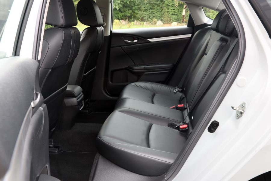 Интерьер Honda Civic Sedan (FC1) 2016 года  (WW) (фото 34 из 40)